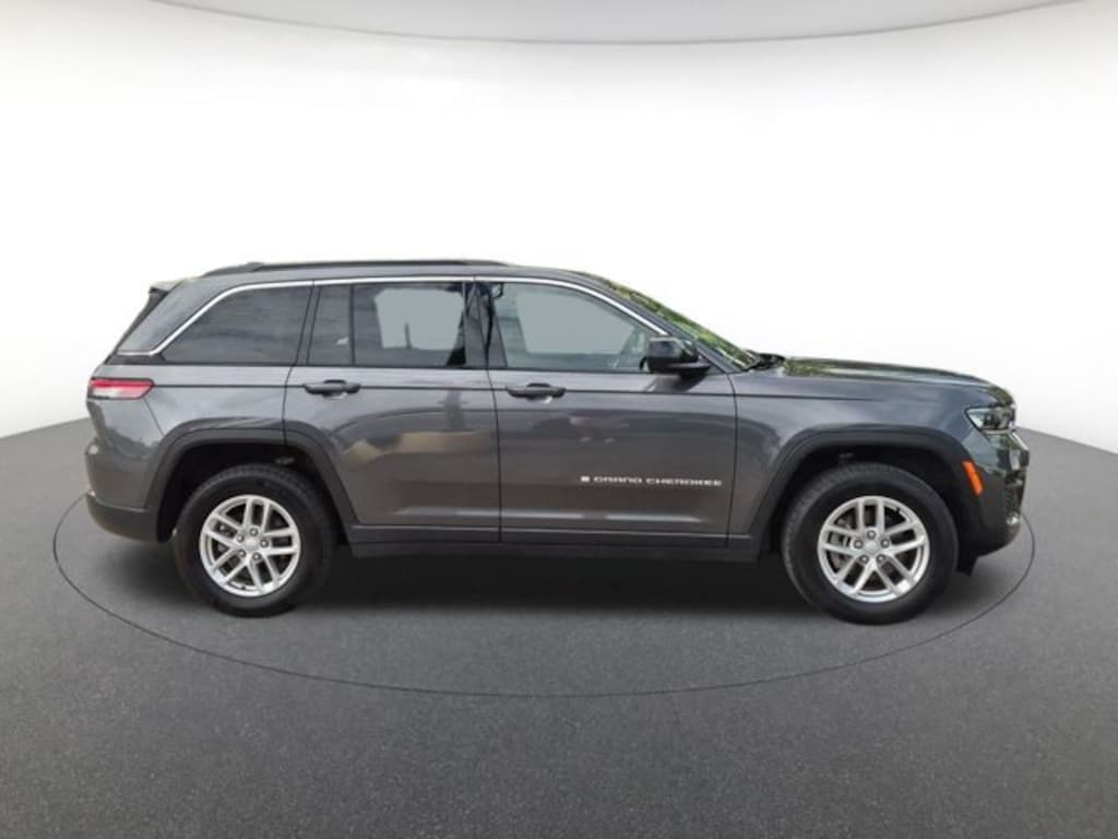 Used 2025 Jeep Grand Cherokee Laredo SUV