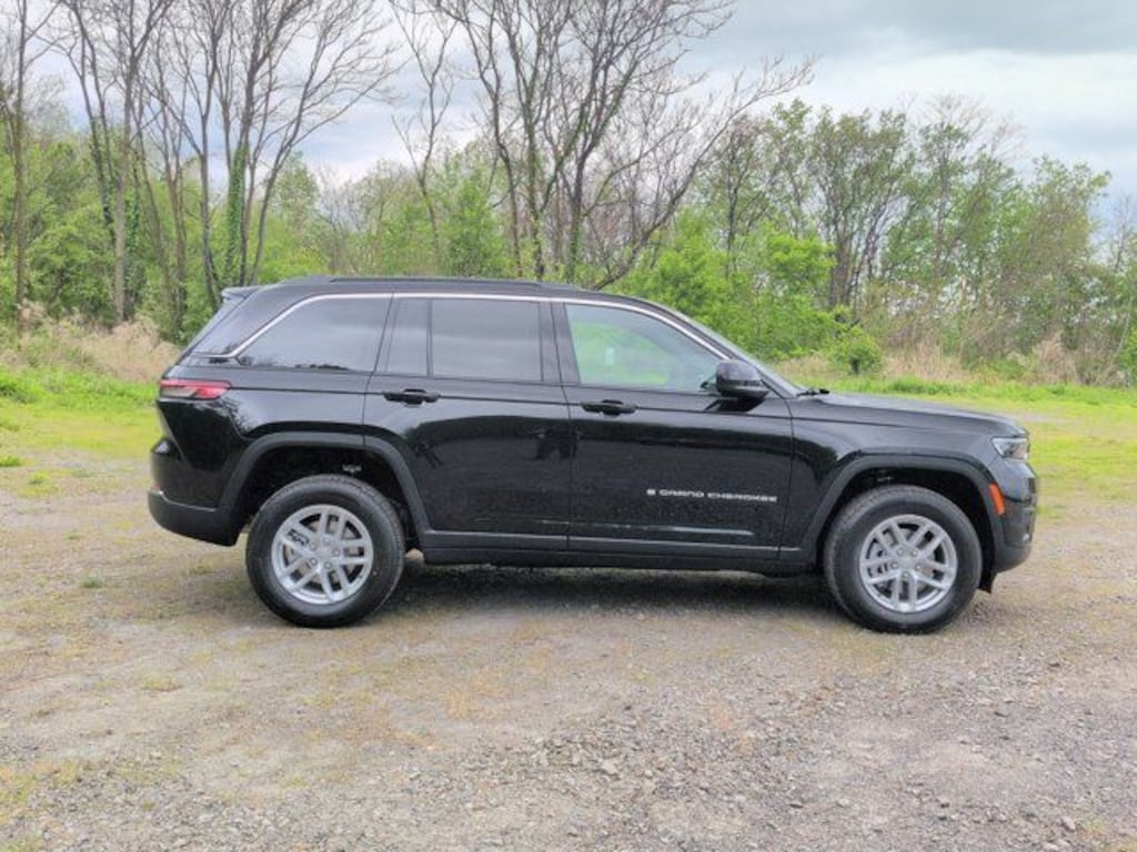 New 2026 Jeep Grand Cherokee Laredo Sport Utility