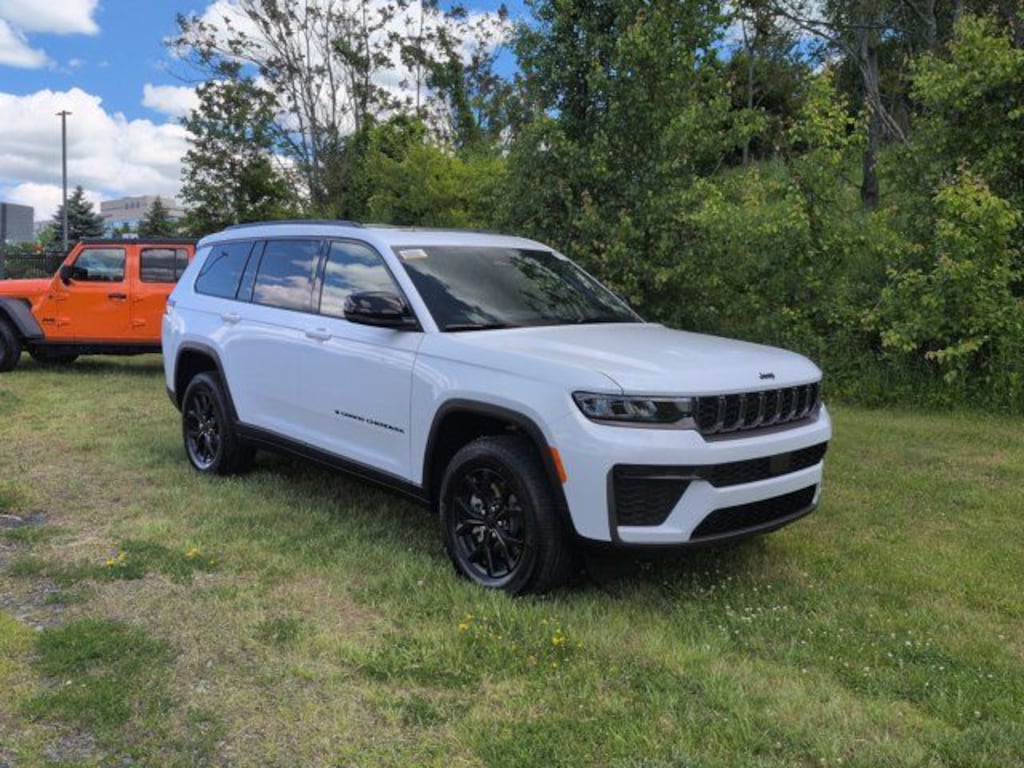 New 2026 Jeep Grand Cherokee L Laredo Sport Utility