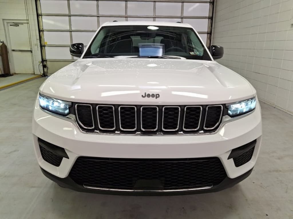 Used 2023 Jeep Grand Cherokee Laredo SUV