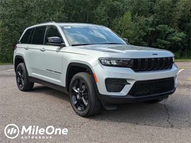 2025 Jeep Grand Cherokee Altitude's photo