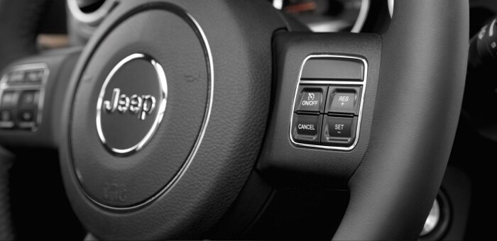 2017-Jeep-Wrangler-Interior-Steering-Wheel (700x340).jpg