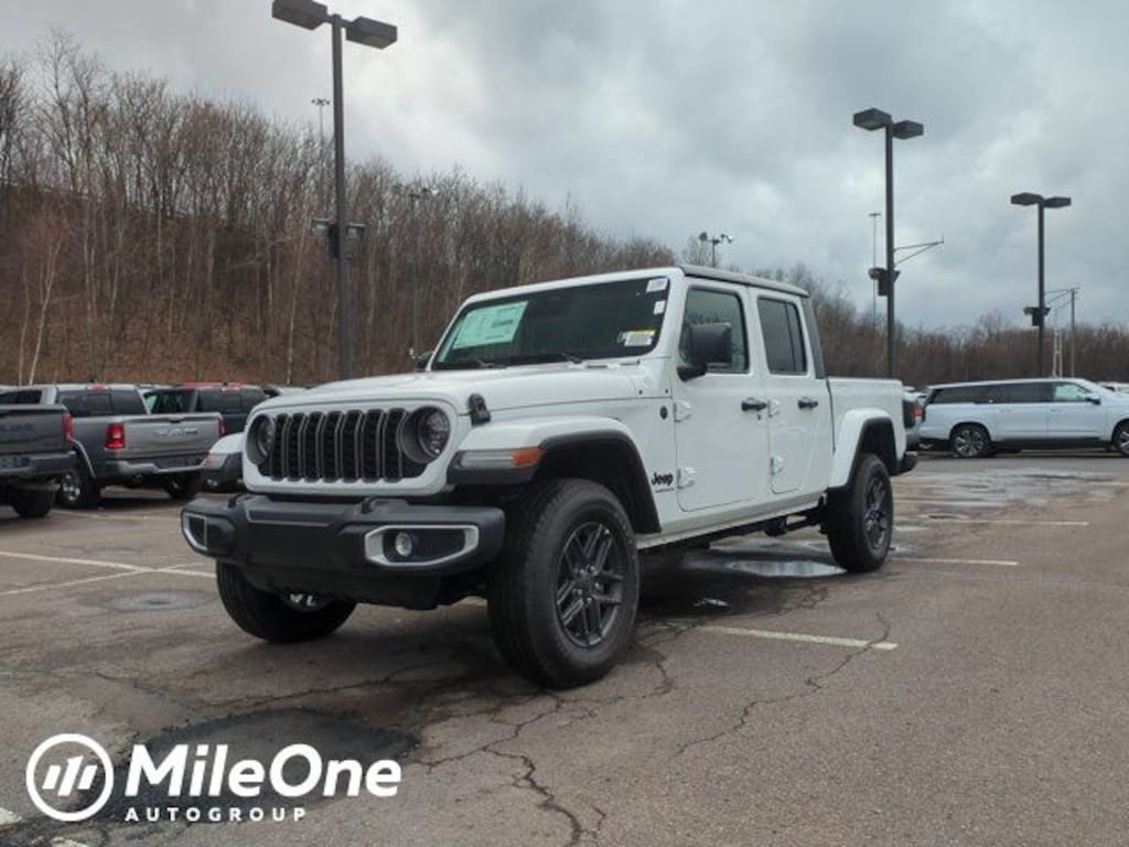 New 2026 Jeep Gladiator Sport Pickup