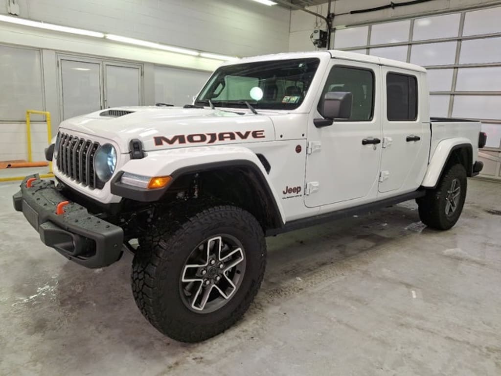 Used 2025 Jeep Gladiator Mojave Truck Crew Cab