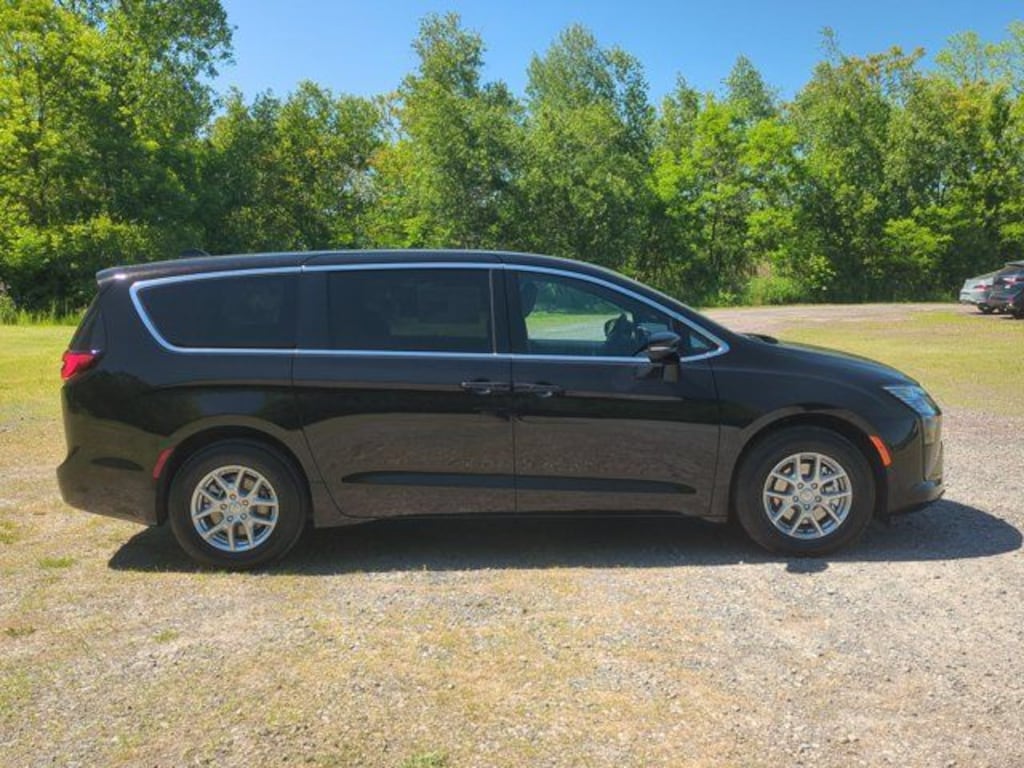 New 2027 Chrysler Pacifica Select Passenger Van