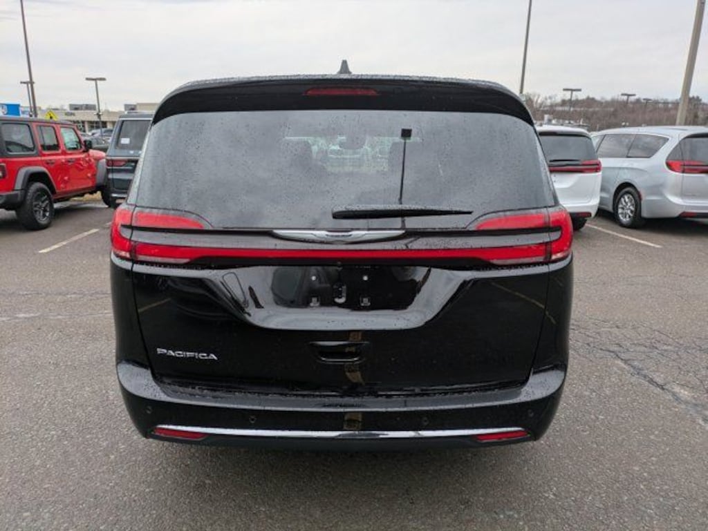 New 2026 Chrysler Pacifica Select Passenger Van