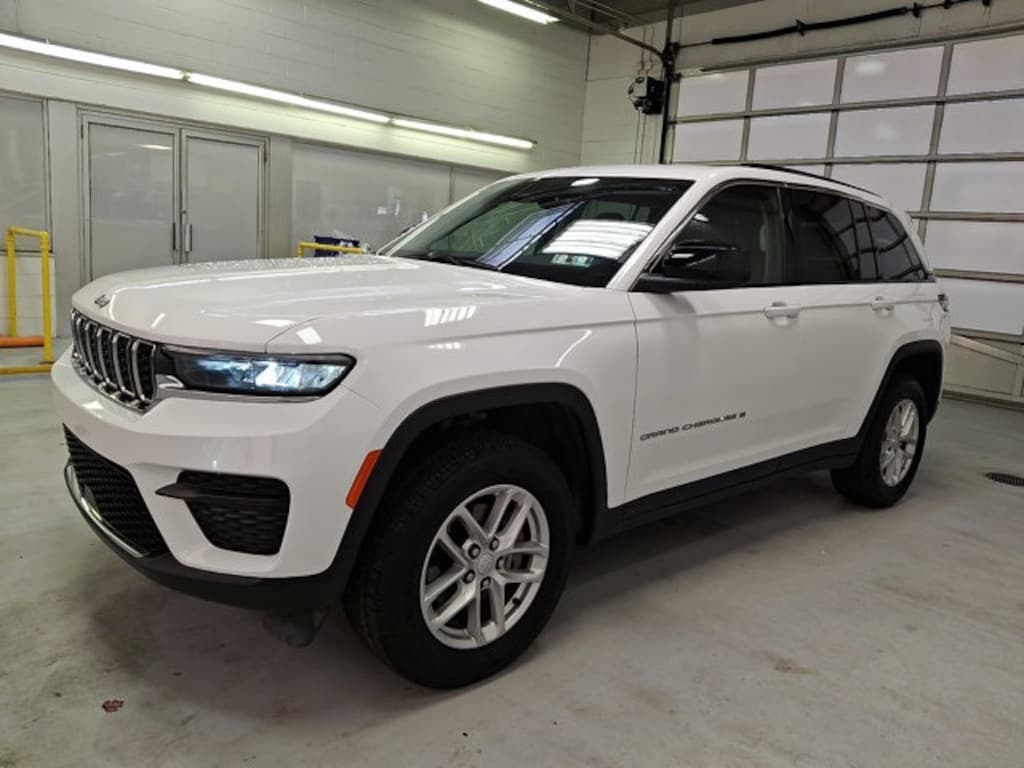 Used 2023 Jeep Grand Cherokee Laredo SUV