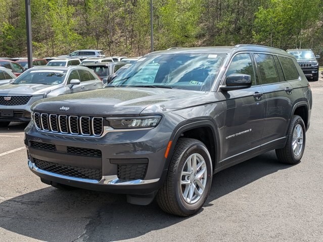 2025 Jeep Grand Cherokee Laredo X photo 3