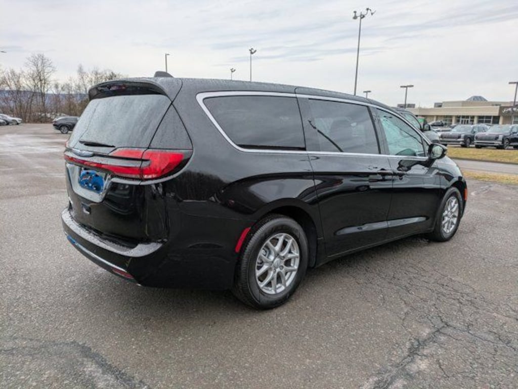 New 2026 Chrysler Pacifica Select Passenger Van