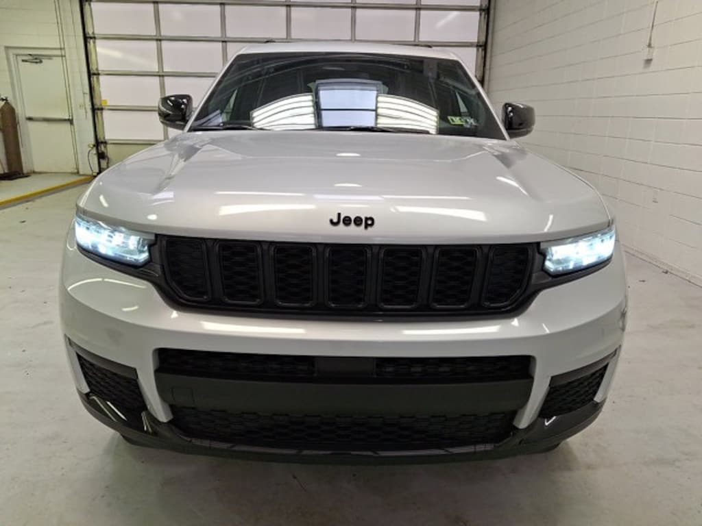 Used 2023 Jeep Grand Cherokee L Laredo SUV
