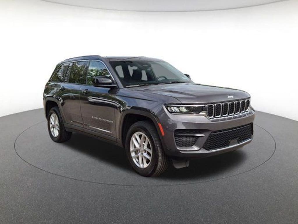 Used 2025 Jeep Grand Cherokee Laredo SUV