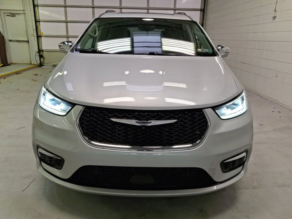 Used 2022 Chrysler Pacifica Limited Van Passenger Van