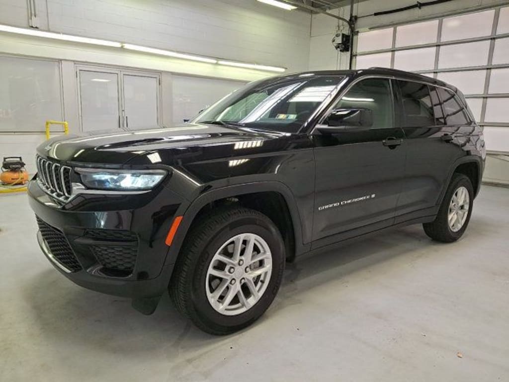Certified 2025 Jeep Grand Cherokee Laredo SUV