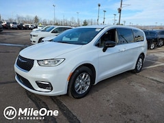 2026 Chrysler Pacifica Select Passenger Van