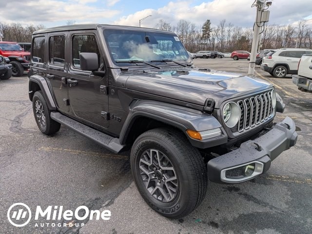 2025 Jeep Wrangler 4-Door Sahara's photo