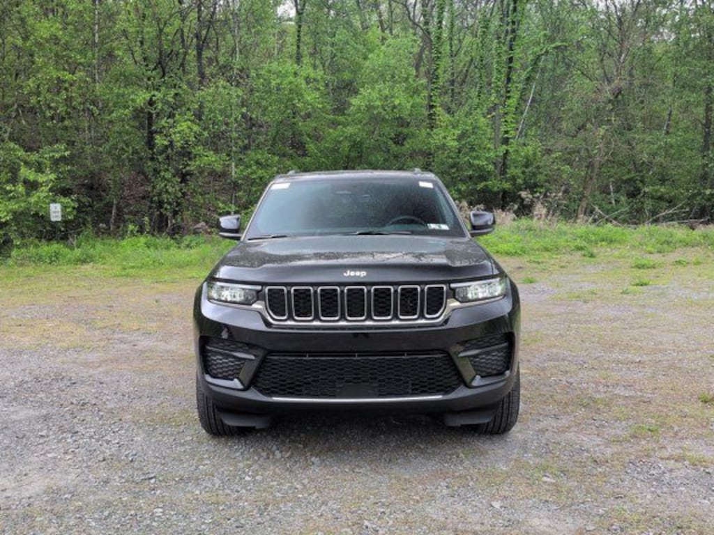 New 2026 Jeep Grand Cherokee Laredo Sport Utility