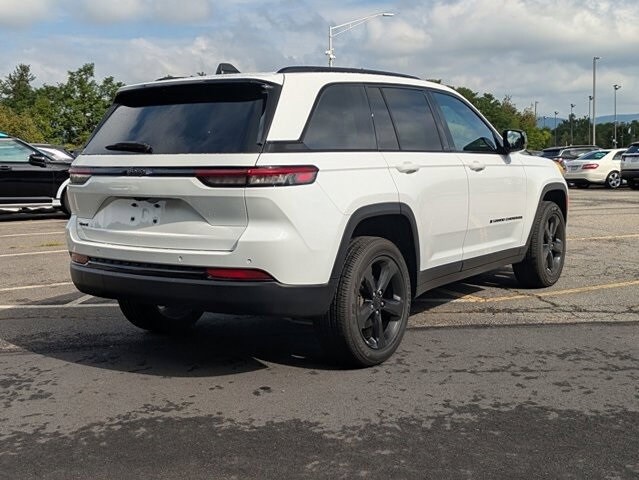 2025 Jeep Grand Cherokee Laredo Sport photo 4