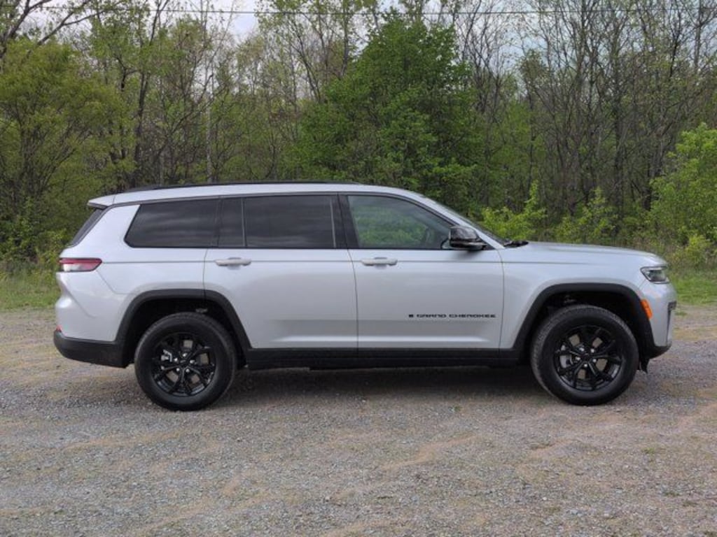 New 2026 Jeep Grand Cherokee L Laredo Sport Utility