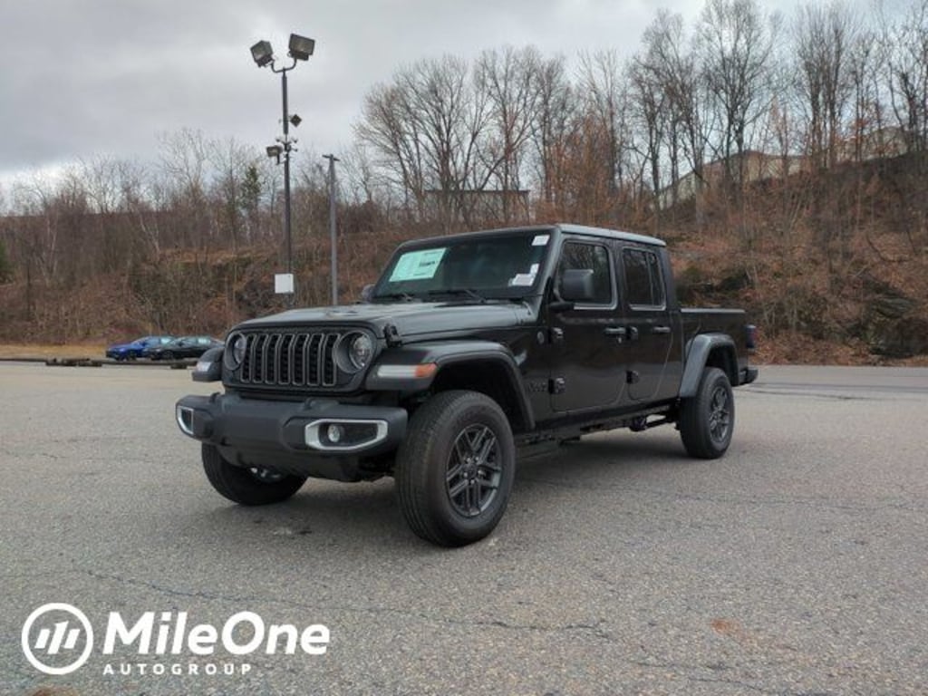 New 2026 Jeep Gladiator Sport Pickup
