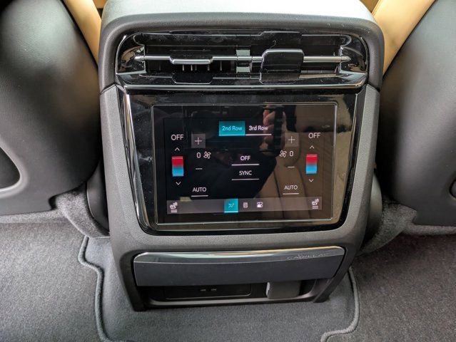 2025 Cadillac Escalade IQ Luxury 2 - Photo 11