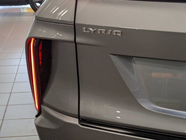 2026 Cadillac LYRIQ V Premium - Photo 25