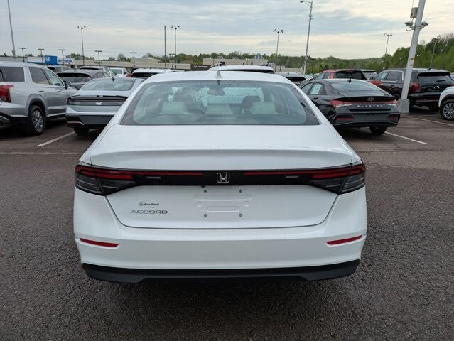 2025 Honda Accord LX photo 4