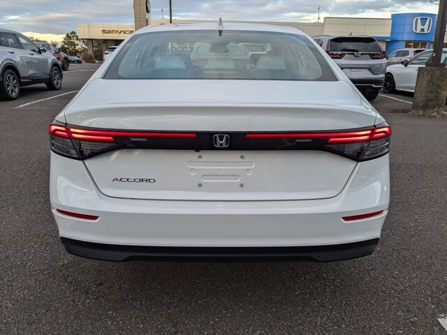 2025 Honda Accord LX photo 4