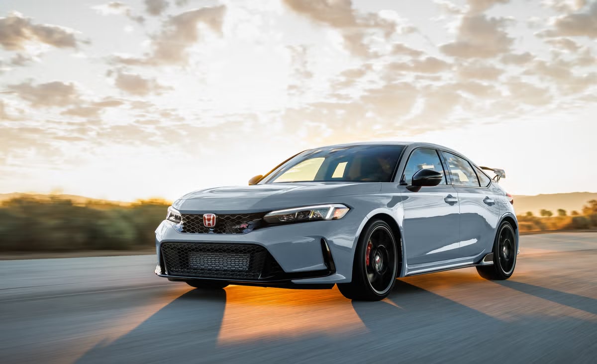 2025-honda-civic-type-r-track%20(1).png
