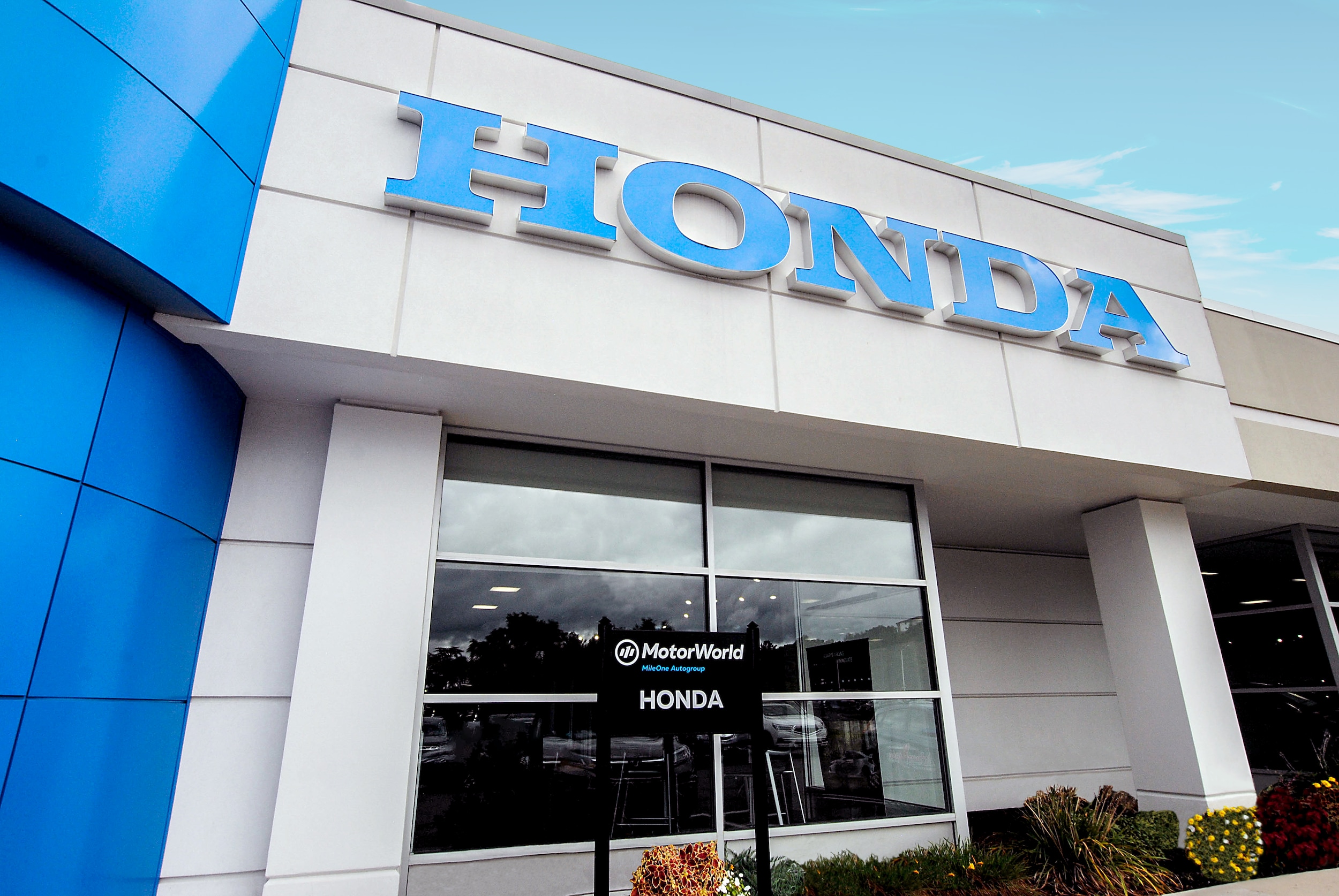MotorWorld Honda Exterior