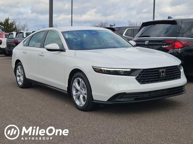 2025 Honda Accord LX's photo