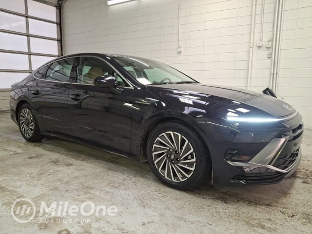 Certified 2025 Hyundai Sonata Hybrid Limited Sedan