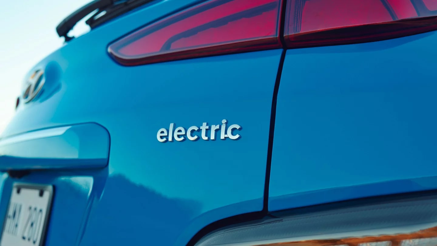 2022-hyundai-kona-ev-rear-electric.png