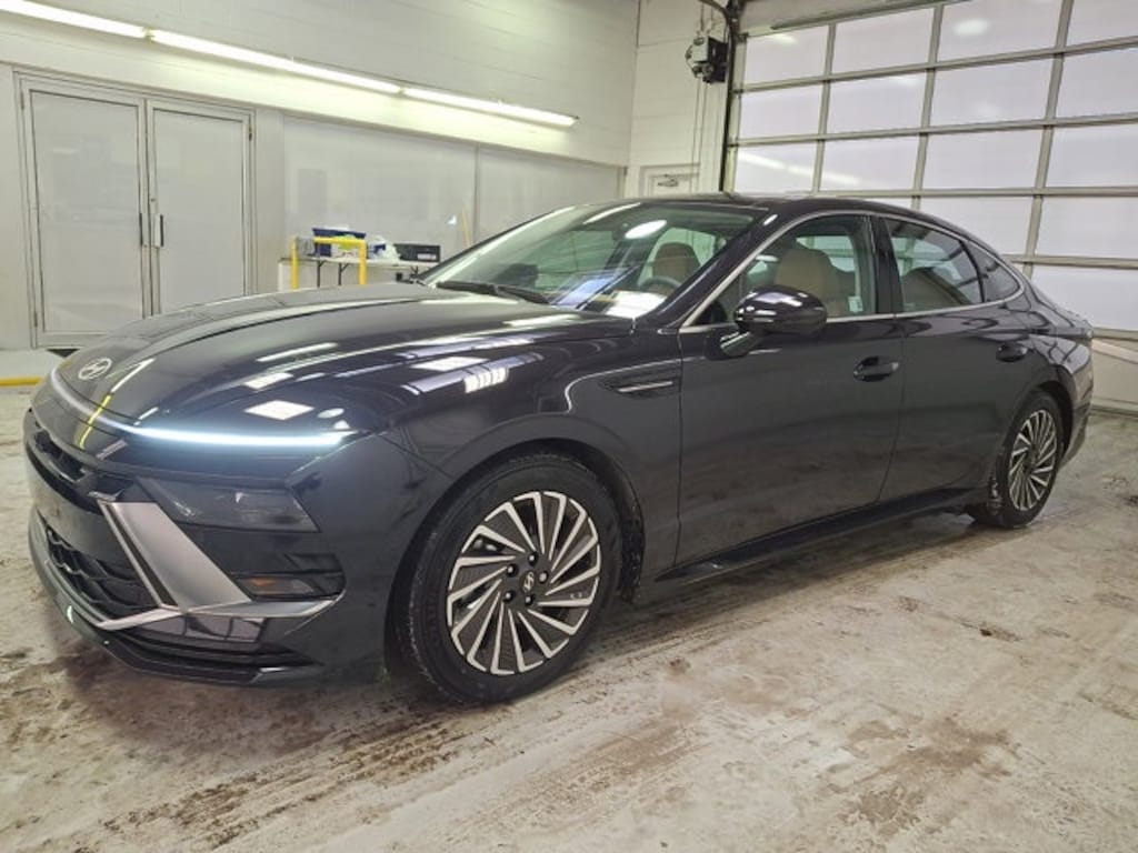 Certified 2025 Hyundai Sonata Hybrid Limited Sedan