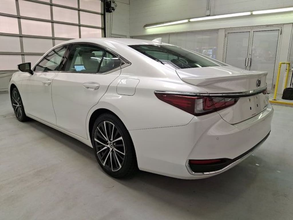 Certified 2023 Lexus ES 300h Sedan