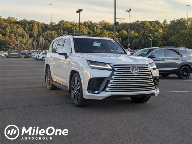2025 Lexus LX Luxury's photo