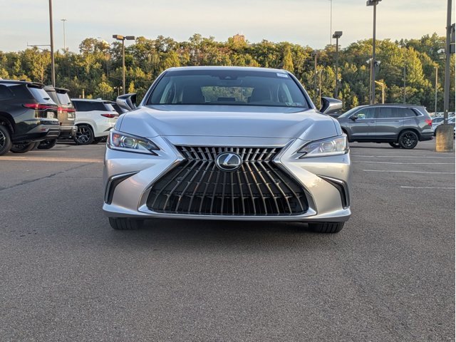 2025 Lexus ES 350 photo 2