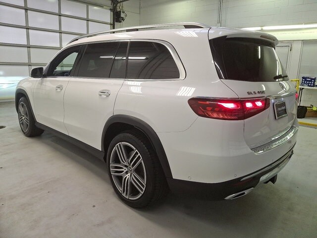 2025 Mercedes Benz GLS 450 4MATIC photo 4