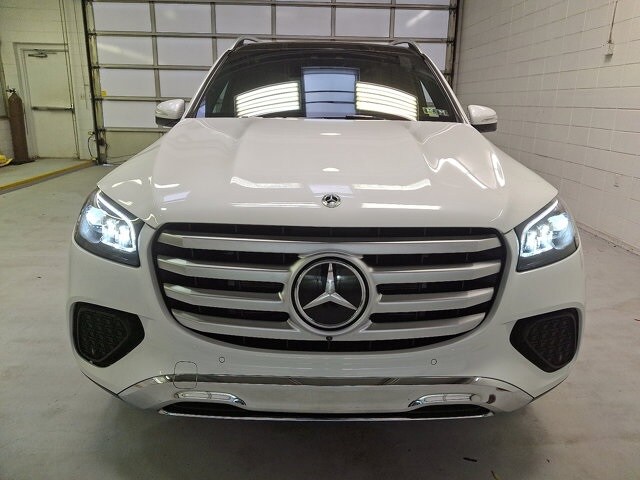 2025 Mercedes Benz GLS 450 4MATIC photo 2