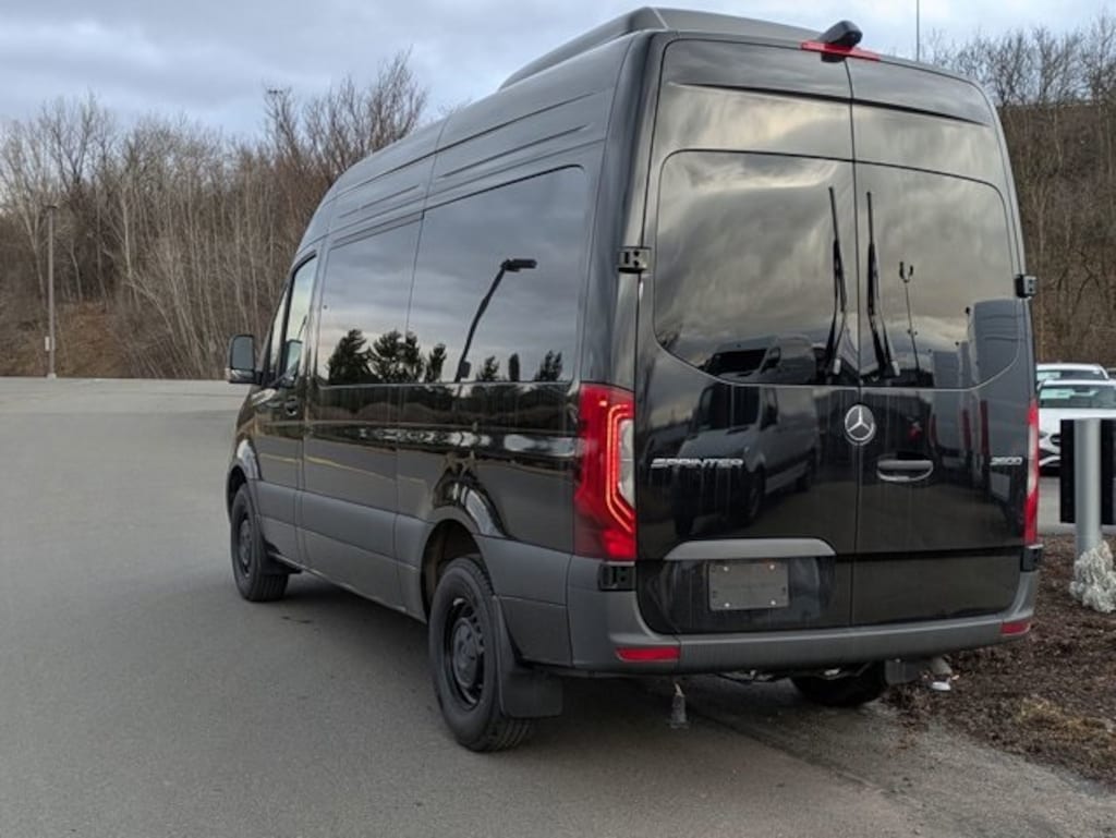 New 2025 Mercedes-Benz Sprinter 2500 Passenger 144 WB RWD Minivan/Van