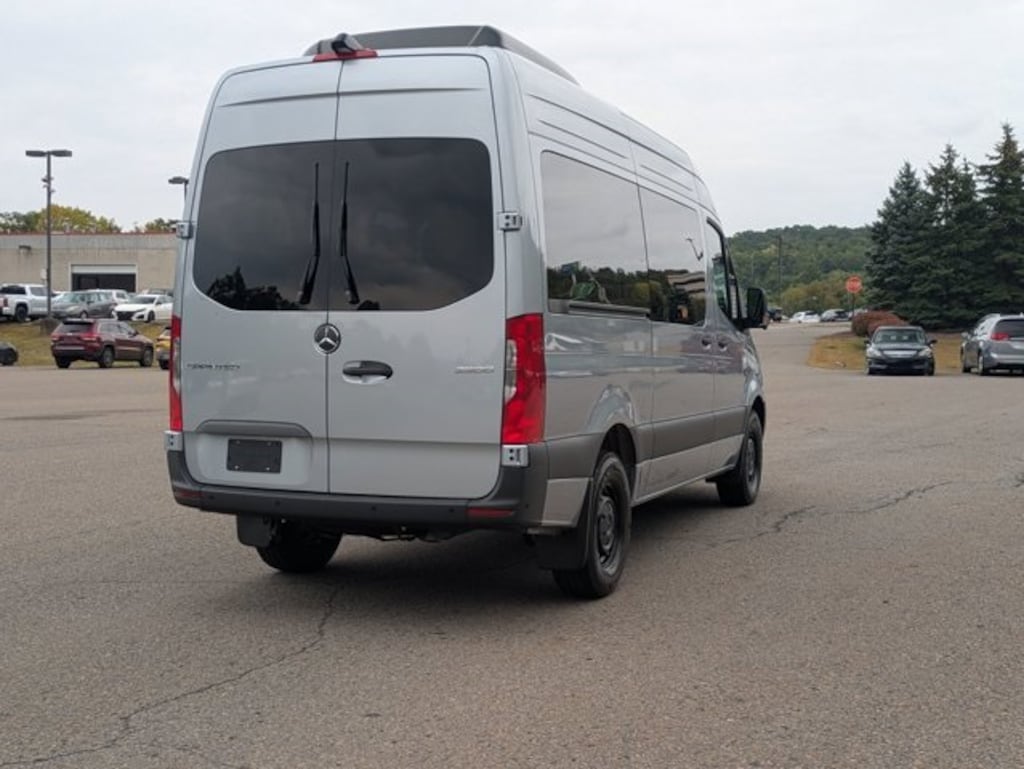 New 2025 Mercedes-Benz Sprinter 2500 Passenger 144 WB RWD Minivan/Van