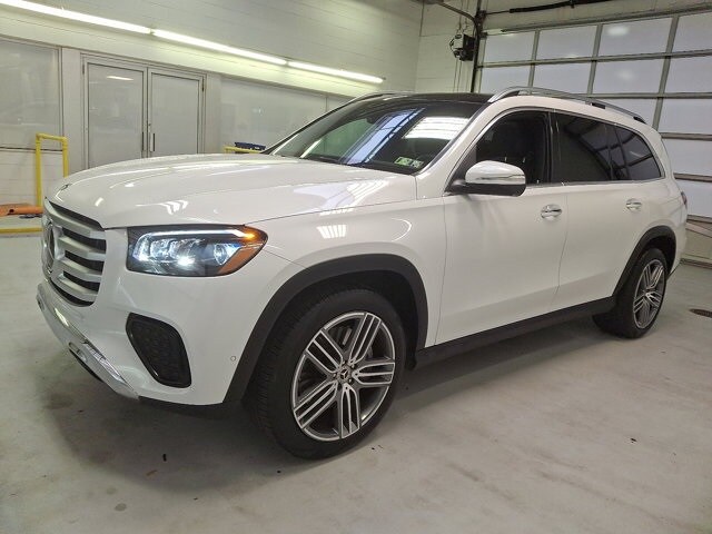 2025 Mercedes Benz GLS 450 4MATIC photo 3