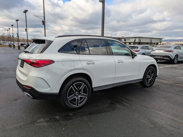 2026 Mercedes Benz GLC 300 4MATIC photo 3