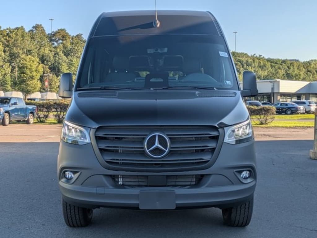 New 2025 Mercedes-Benz Sprinter 2500 Passenger 170 WB RWD Minivan/Van