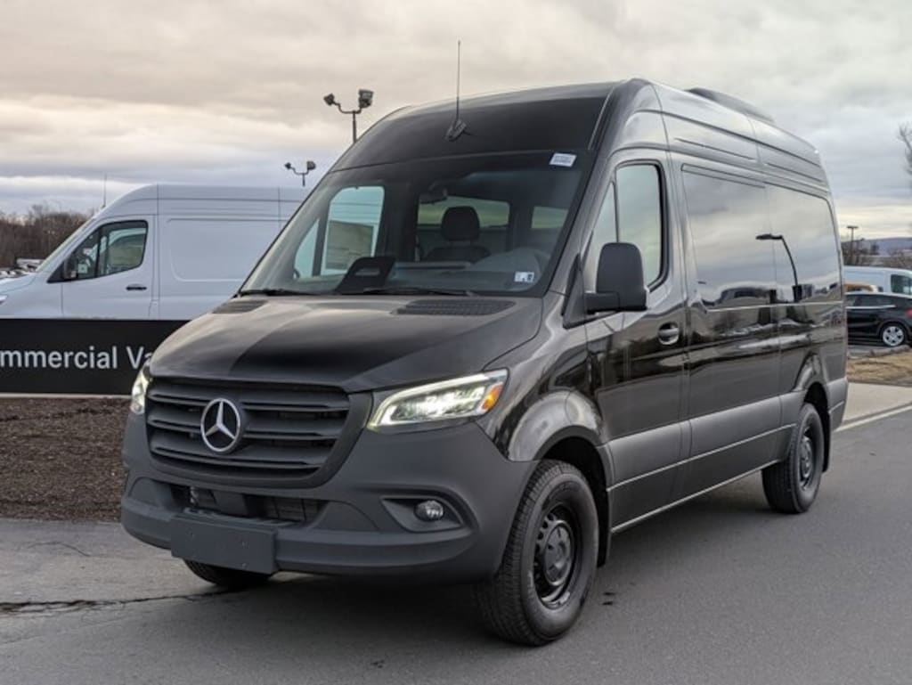 New 2025 Mercedes-Benz Sprinter 2500 Passenger 144 WB RWD Minivan/Van