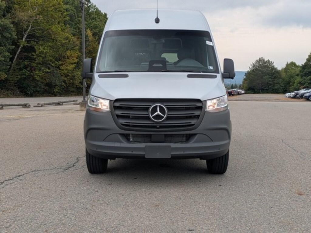 New 2025 Mercedes-Benz Sprinter 2500 Passenger 144 WB RWD Minivan/Van
