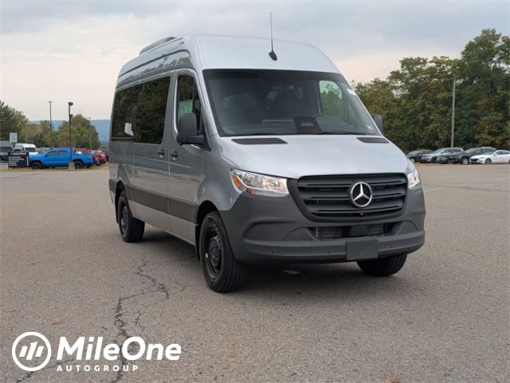 New 2025 Mercedes-Benz Sprinter 2500 Passenger 144 WB RWD Minivan/Van