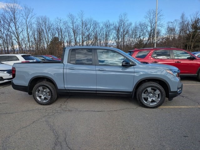 2025 Honda Ridgeline TrailSport photo 2