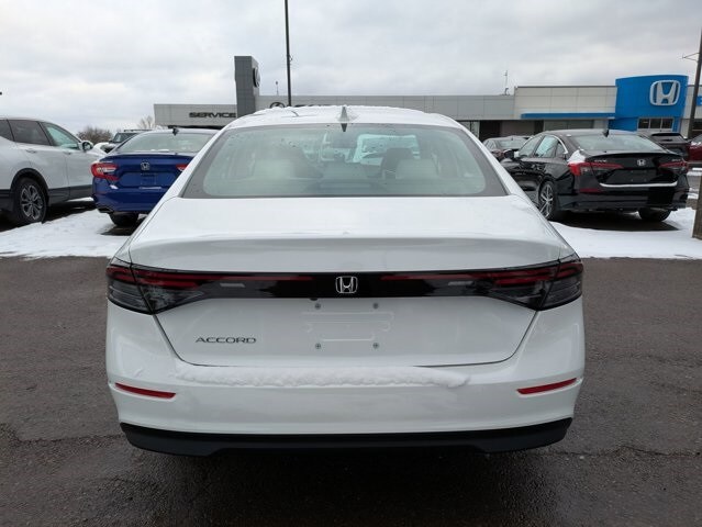 2025 Honda Accord LX photo 4
