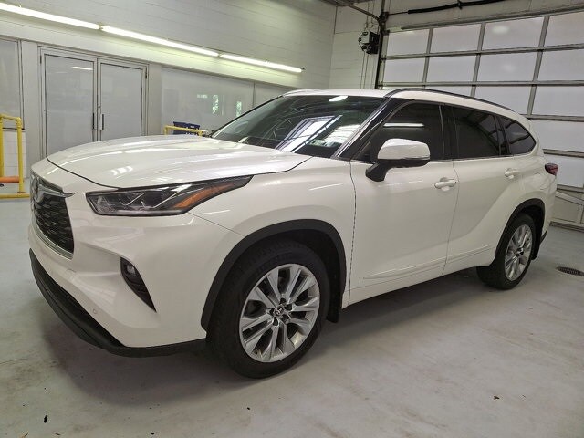 2021 Toyota Highlander Limited photo 3