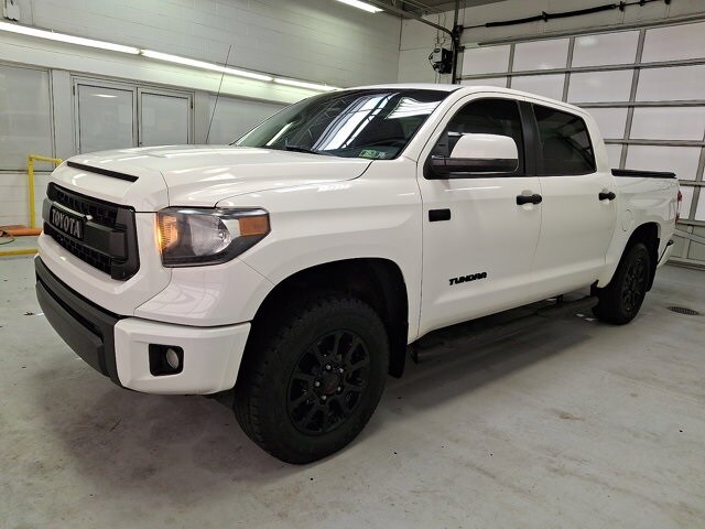 2016 Toyota Tundra SR5 photo 2